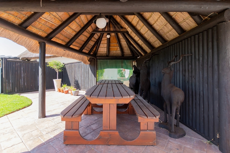 5 Bedroom Property for Sale in Myburgh Park Western Cape